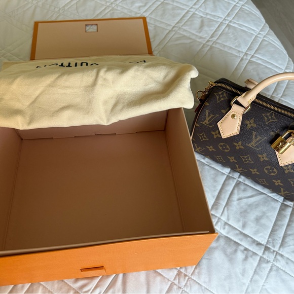 Louis Vuitton Speedy Bandoulière 20 Brown Monogram Handbag - Picture 13 of 13